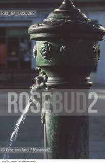 Localizzazione:..VENEZIA..Oggetto:..Soggetto:..FONTANA PUBBLICA..Cronologia: ....Definizione Culturale:..   Autore: ....   Stile:....   Editori/Stampatori:..   Committenza:..Materia e Tecnica:..FERRO..Collocazione:..Note:..MONUMENTALE..Riproduzione Fotografica:..Graziano Arici/Rosebud2 .Copyright:..Graziano Arici/Rosebud2 .Data:..1995..Costo:..A..