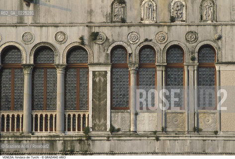 Localizzazione:..VENEZIA / S. CROCE..Oggetto:..Soggetto:..FONDACO DEI TURCHI / MUSEO DI STORIA NATURALE..Cronologia: ..XII XIII SECOLO..Definizione Culturale:..   Autore: ..FEDERICO BERCHET (RESTAURO DEL XIX SECOLO)..   Stile:..VENETO BIZANTINO..   Editori/Stampatori:..   Committenza:..Materia e Tecnica:..Collocazione:..Note:..MONUMENTALE..Riproduzione Fotografica:..Graziano Arici/Rosebud2 .Copyright:..Graziano Arici/Rosebud2 .Data:..1995..Costo:..A..