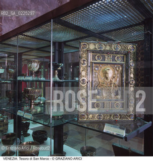Localizzazione:..VENEZIA / S. MARCO..Oggetto:..Soggetto:..BASILICA DI SAN MARCO / TESORO DI SAN MARCO / ICONA  DELL ARCANGELO MICHELE..Cronologia: ..XI SEC ..Definizione Culturale:..   Autore: ..   Stile: BIZANTINO..   Editori/Stampatori:..   Committenza:..Materia e Tecnica:..Collocazione:..Note:..CHIESE MUSEI..Riproduzione Fotografica:..Graziano Arici/Rosebud2 .Copyright:..Graziano Arici/Rosebud2 .Data:..1998..Costo:..A..