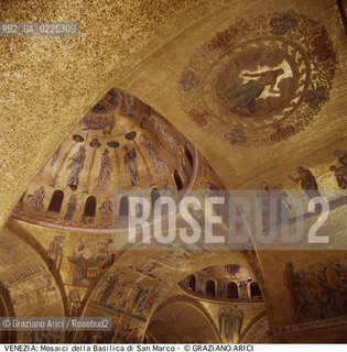 Localizzazione:..VENEZIA / S. MARCO..Oggetto:..Soggetto:..BASILICA DI SAN MARCO / MOSAICI / CUPOLA DELL ASCENSIONE ..Cronologia: ..XII SEC..Definizione Culturale:..   Autore: ..   Stile: GOTICO BIZANTINO ROMANICO..   Editori/Stampatori:..   Committenza:..Materia e Tecnica:..Collocazione:..Note:..CHIESE..Riproduzione Fotografica:..Graziano Arici/Rosebud2 .Copyright:..Graziano Arici/Rosebud2 .Data:..1998..Costo:..A..
