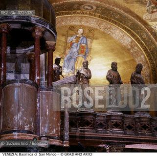 Localizzazione:..VENEZIA / S. MARCO..Oggetto:..Soggetto:..BASILICA DI SAN MARCO / ICONOSTASI / SCULTURE / AMBONE DOPPIO..Cronologia: ..XIV SEC..Definizione Culturale:..   Autore: JACOBELLO E PIERPAOLO DALLE MASEGNE (SCULTURE)..   Stile: GOTICO BIZANTINO ROMANICO..   Editori/Stampatori:..   Committenza:..Materia e Tecnica:..Collocazione:..Note:..CHIESE..Riproduzione Fotografica:..Graziano Arici/Rosebud2 .Copyright:..Graziano Arici/Rosebud2 .Data:..1998..Costo:..A..