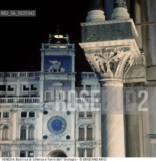 Localizzazione:..VENEZIA / S. MARCO..Oggetto:..Soggetto:..COLONNA DELLA BASILICA DI SAN MARCO / TORRE DELL OROLOGIO..Cronologia: ..XIII (BASILICA) XV SEC (TORRE)..Definizione Culturale:..   Autore: MAURO CODUSSI..   Stile: ..   Editori/Stampatori:..   Committenza:..Materia e Tecnica:..Collocazione:..Note:..CHIESE..Riproduzione Fotografica:..Graziano Arici/Rosebud2 .Copyright:..Graziano Arici/Rosebud2 .Data:..1995..Costo:..A..