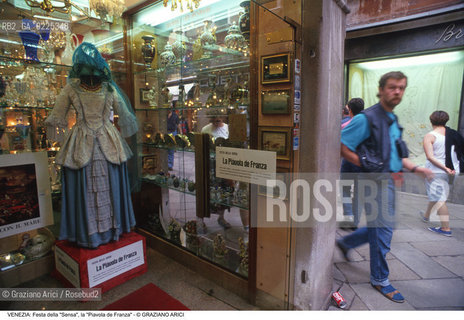 Localizzazione:..VENEZIA..Oggetto:..Soggetto:..FESTA DELLA SENSA ASCENSIONE PIAVOLA DE FRANZA..Cronologia: ..Definizione Culturale:..   Autore: ..   Stile: ..   Editori/Stampatori:..   Committenza:..Materia e Tecnica:..Collocazione:..Note:..FESTE..Riproduzione Fotografica:..Copyright:..Graziano Arici/Rosebud2 .Data:..1996..Costo:..A