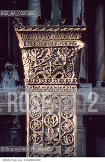 Localizzazione:..VENEZIA / S. MARCO..Oggetto:..Soggetto:..BASILICA DI SAN MARCO / PILASTRO D ACRI..Cronologia: ..VI XII SEC..Definizione Culturale:..   Autore: ..   Stile: ..   Editori/Stampatori:..   Committenza:..Materia e Tecnica:..Collocazione:..Note:..CHIESE..Riproduzione Fotografica:..Graziano Arici/Rosebud2 .Copyright:..Graziano Arici/Rosebud2 .Data:..1995..Costo:..A..