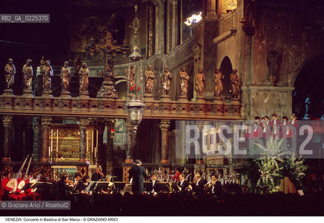 Localizzazione:..VENEZIA / S. MARCO..Oggetto:..Soggetto:..BASILICA DI SAN MARCO / CONCERTO DI MUSICA CLASSICA..Cronologia: ....Definizione Culturale:..   Autore: ..   Stile:..   Editori/Stampatori:..   Committenza:..Materia e Tecnica:..Collocazione:..Note:..CHIESE..Riproduzione Fotografica:..Graziano Arici/Rosebud2 .Copyright:..Graziano Arici/Rosebud2 .Data:..1995..Costo:..A..