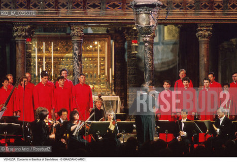 Localizzazione:..VENEZIA / S. MARCO..Oggetto:..Soggetto:..BASILICA DI SAN MARCO / CONCERTO DI MUSICA CLASSICA..Cronologia: ....Definizione Culturale:..   Autore: ..   Stile:..   Editori/Stampatori:..   Committenza:..Materia e Tecnica:..Collocazione:..Note:..CHIESE..Riproduzione Fotografica:..Graziano Arici/Rosebud2 .Copyright:..Graziano Arici/Rosebud2 .Data:..1995..Costo:..A..