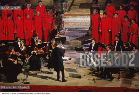 Localizzazione:..VENEZIA / S. MARCO..Oggetto:..Soggetto:..BASILICA DI SAN MARCO / CONCERTO DI MUSICA CLASSICA..Cronologia: ....Definizione Culturale:..   Autore: ..   Stile:..   Editori/Stampatori:..   Committenza:..Materia e Tecnica:..Collocazione:..Note:..CHIESE..Riproduzione Fotografica:..Graziano Arici/Rosebud2 .Copyright:..Graziano Arici/Rosebud2 .Data:..1995..Costo:..A..