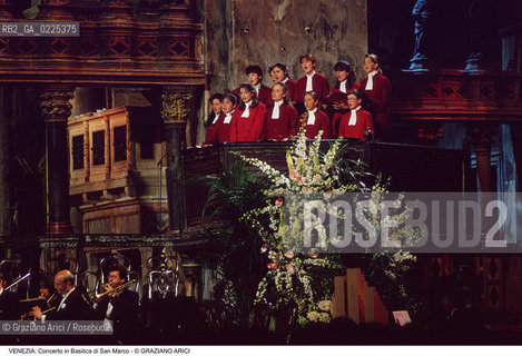 Localizzazione:..VENEZIA / S. MARCO..Oggetto:..Soggetto:..BASILICA DI SAN MARCO / CONCERTO DI MUSICA CLASSICA..Cronologia: ....Definizione Culturale:..   Autore: ..   Stile:..   Editori/Stampatori:..   Committenza:..Materia e Tecnica:..Collocazione:..Note:..CHIESE..Riproduzione Fotografica:..Graziano Arici/Rosebud2 .Copyright:..Graziano Arici/Rosebud2 .Data:..1995..Costo:..A..