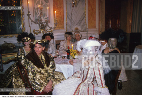 Localizzazione:..VENEZIA..Oggetto:..Soggetto:..FESTA DI CARNEVALE IN UN PALAZZO..Cronologia: ..Definizione Culturale:..   Autore: ..   Stile: ..   Editori/Stampatori:..   Committenza:..Materia e Tecnica:..Collocazione:..Note:..FESTE..Riproduzione Fotografica:..Copyright:..Graziano Arici/Rosebud2 .Data:..1996..Costo:..A