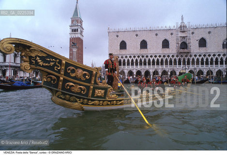 Localizzazione:..VENEZIA..Oggetto:..Soggetto:..FESTA DELLA SENSA ASCENSIONE CORTEO BACINO SAN MARCO BARCHE..Cronologia: ..Definizione Culturale:..   Autore: ..   Stile: ..   Editori/Stampatori:..   Committenza:..Materia e Tecnica:..Collocazione:..Note:..FESTE..Riproduzione Fotografica:..Copyright:..Graziano Arici/Rosebud2 .Data:..1996..Costo:..A