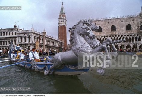 Localizzazione:..VENEZIA..Oggetto:..Soggetto:..FESTA DELLA SENSA ASCENSIONE CORTEO BACINO SAN MARCO BARCHE..Cronologia: ..Definizione Culturale:..   Autore: ..   Stile: ..   Editori/Stampatori:..   Committenza:..Materia e Tecnica:..Collocazione:..Note:..FESTE..Riproduzione Fotografica:..Copyright:..Graziano Arici/Rosebud2 .Data:..1996..Costo:..A