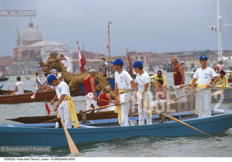 Localizzazione:..VENEZIA..Oggetto:..Soggetto:..FESTA DELLA SENSA ASCENSIONE CORTEO BACINO SAN MARCO BARCHE..Cronologia: ..Definizione Culturale:..   Autore: ..   Stile: ..   Editori/Stampatori:..   Committenza:..Materia e Tecnica:..Collocazione:..Note:..FESTE..Riproduzione Fotografica:..Copyright:..Graziano Arici/Rosebud2 .Data:..1996..Costo:..A