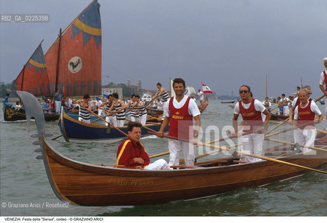Localizzazione:..VENEZIA..Oggetto:..Soggetto:..FESTA DELLA SENSA ASCENSIONE CORTEO BACINO SAN MARCO BARCHE..Cronologia: ..Definizione Culturale:..   Autore: ..   Stile: ..   Editori/Stampatori:..   Committenza:..Materia e Tecnica:..Collocazione:..Note:..FESTE..Riproduzione Fotografica:..Copyright:..Graziano Arici/Rosebud2 .Data:..1996..Costo:..A