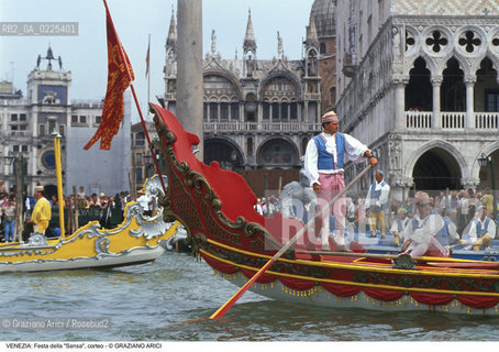 Localizzazione:..VENEZIA..Oggetto:..Soggetto:..FESTA DELLA SENSA ASCENSIONE CORTEO BACINO SAN MARCO BARCHE..Cronologia: ..Definizione Culturale:..   Autore: ..   Stile: ..   Editori/Stampatori:..   Committenza:..Materia e Tecnica:..Collocazione:..Note:..FESTE..Riproduzione Fotografica:..Copyright:..Graziano Arici/Rosebud2 .Data:..1996..Costo:..A