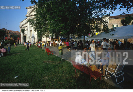 Localizzazione:..VENEZIA / CASTELLO..Oggetto:..Soggetto:..FESTA DI SAN PIETRO DI CASTELLO..Cronologia: ..Definizione Culturale:..   Autore: ..   Stile: ..   Editori/Stampatori:..   Committenza:..Materia e Tecnica:..Collocazione:..Note:..FESTE..Riproduzione Fotografica:..Copyright:..Graziano Arici/Rosebud2 .Data:..1996..Costo:..A