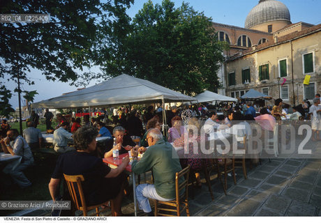 Localizzazione:..VENEZIA / CASTELLO..Oggetto:..Soggetto:..FESTA DI SAN PIETRO DI CASTELLO..Cronologia: ..Definizione Culturale:..   Autore: ..   Stile: ..   Editori/Stampatori:..   Committenza:..Materia e Tecnica:..Collocazione:..Note:..FESTE..Riproduzione Fotografica:..Copyright:..Graziano Arici/Rosebud2 .Data:..1996..Costo:..A