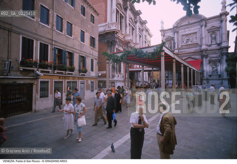 Localizzazione:..VENEZIA / S.POLO..Oggetto:..Soggetto:..FESTA DI SAN ROCCO..Cronologia: ..Definizione Culturale:..   Autore: ..   Stile: ..   Editori/Stampatori:..   Committenza:..Materia e Tecnica:..Collocazione:..Note:..FESTE..Riproduzione Fotografica:..Copyright:..Graziano Arici/Rosebud2 .Data:..1996..Costo:..A