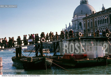 Localizzazione:..VENEZIA / DORSODURO..Oggetto:..Soggetto:..FESTA DELLA MADONNA DELLA SALUTE PONTE VOTIVO SUL CANAL GRANDE FEDELI..Cronologia: ..Definizione Culturale:..   Autore: ..   Stile: ..   Editori/Stampatori:..   Committenza:..Materia e Tecnica:..Collocazione:..Note:..FESTE..Riproduzione Fotografica:..Copyright:..Graziano Arici/Rosebud2 .Data:..1996..Costo:..A