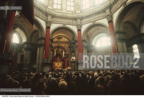 Localizzazione:..VENEZIA / DORSODURO..Oggetto:..Soggetto:..FESTA DELLA MADONNA DELLA SALUTE FEDELI..Cronologia: ..Definizione Culturale:..   Autore: ..   Stile: ..   Editori/Stampatori:..   Committenza:..Materia e Tecnica:..Collocazione:..Note:..FESTE..Riproduzione Fotografica:..Copyright:..Graziano Arici/Rosebud2 .Data:..1996..Costo:..A