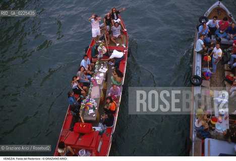 Localizzazione:..VENEZIA..Oggetto:..Soggetto:..REDENTORE BARCHE..Cronologia: ..Definizione Culturale:..   Autore: ..   Stile: ..   Editori/Stampatori:..   Committenza:..Materia e Tecnica:..Collocazione:..Note:..FESTE..Riproduzione Fotografica:..Copyright:..Graziano Arici/Rosebud2 .Data:..1996..Costo:..A