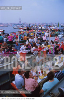 Localizzazione:..VENEZIA / GIUDECCA..Oggetto:..Soggetto:..REDENTORE BARCHE..Cronologia: ..Definizione Culturale:..   Autore: ..   Stile: ..   Editori/Stampatori:..   Committenza:..Materia e Tecnica:..Collocazione:..Note:..FESTE..Riproduzione Fotografica:..Copyright:..Graziano Arici/Rosebud2 .Data:..1996..Costo:..A