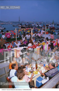 Localizzazione:..VENEZIA / GIUDECCA..Oggetto:..Soggetto:..REDENTORE BARCHE..Cronologia: ..Definizione Culturale:..   Autore: ..   Stile: ..   Editori/Stampatori:..   Committenza:..Materia e Tecnica:..Collocazione:..Note:..FESTE..Riproduzione Fotografica:..Copyright:..Graziano Arici/Rosebud2 .Data:..1996..Costo:..A