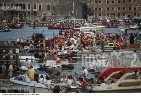 Localizzazione:..VENEZIA..Oggetto:..Soggetto:..REDENTORE IN CANALE DELLA GIUDECCA / BARCHE..Cronologia: ..Definizione Culturale:..   Autore: ..   Stile: ..   Editori/Stampatori:..   Committenza:..Materia e Tecnica:..Collocazione:..Note:..FESTE..Riproduzione Fotografica:..Copyright:..Graziano Arici/Rosebud2 .Data:..1996..Costo:..A