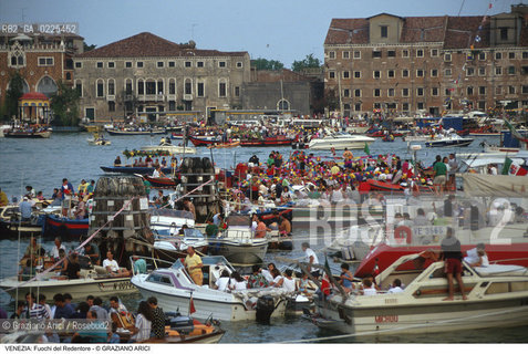Localizzazione:..VENEZIA..Oggetto:..Soggetto:..REDENTORE IN CANALE DELLA GIUDECCA / BARCHE..Cronologia: ..Definizione Culturale:..   Autore: ..   Stile: ..   Editori/Stampatori:..   Committenza:..Materia e Tecnica:..Collocazione:..Note:..FESTE..Riproduzione Fotografica:..Copyright:..Graziano Arici/Rosebud2 .Data:..1996..Costo:..A