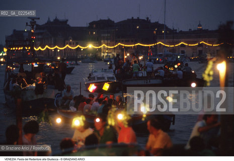 Localizzazione:..VENEZIA / GIUDECCA..Oggetto:..Soggetto:..REDENTORE BARCHE..Cronologia: ..Definizione Culturale:..   Autore: ..   Stile: ..   Editori/Stampatori:..   Committenza:..Materia e Tecnica:..Collocazione:..Note:..FESTE..Riproduzione Fotografica:..Copyright:..Graziano Arici/Rosebud2 .Data:..1996..Costo:..A