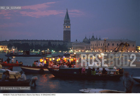 Localizzazione:..VENEZIA ..Oggetto:..Soggetto:..REDENTORE IN BACINO SAN MARCO BARCHE..Cronologia: ..Definizione Culturale:..   Autore: ..   Stile: ..   Editori/Stampatori:..   Committenza:..Materia e Tecnica:..Collocazione:..Note:..FESTE..Riproduzione Fotografica:..Copyright:..Graziano Arici/Rosebud2 .Data:..1996..Costo:..A