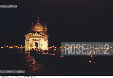Localizzazione:..VENEZIA / DORSODURO..Oggetto:..Soggetto:..REDENTORE PONTE VOTIVO SUL CANALE DELLA GIUDECCA..Cronologia: ..Definizione Culturale:..   Autore: ..   Stile: ..   Editori/Stampatori:..   Committenza:..Materia e Tecnica:..Collocazione:..Note:..FESTE..Riproduzione Fotografica:..Copyright:..Graziano Arici/Rosebud2 .Data:..1996..Costo:..A
