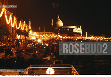 Localizzazione:..VENEZIA / GIUDECCA..Oggetto:..Soggetto:..REDENTORE..Cronologia: ..Definizione Culturale:..   Autore: ..   Stile: ..   Editori/Stampatori:..   Committenza:..Materia e Tecnica:..Collocazione:..Note:..FESTE..Riproduzione Fotografica:..Copyright:..Graziano Arici/Rosebud2 .Data:..1996..Costo:..A