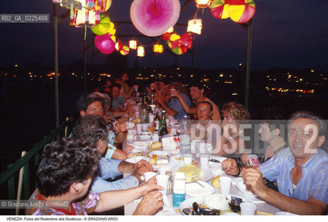 Localizzazione:..VENEZIA / GIUDECCA..Oggetto:..Soggetto:..REDENTORE..Cronologia: ..Definizione Culturale:..   Autore: ..   Stile: ..   Editori/Stampatori:..   Committenza:..Materia e Tecnica:..Collocazione:..Note:..FESTE..Riproduzione Fotografica:..Copyright:..Graziano Arici/Rosebud2 .Data:..1996..Costo:..A