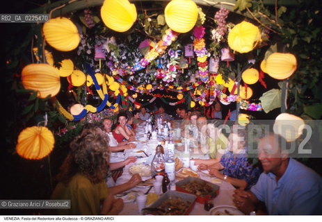 Localizzazione:..VENEZIA / GIUDECCA..Oggetto:..Soggetto:..REDENTORE..Cronologia: ..Definizione Culturale:..   Autore: ..   Stile: ..   Editori/Stampatori:..   Committenza:..Materia e Tecnica:..Collocazione:..Note:..FESTE..Riproduzione Fotografica:..Copyright:..Graziano Arici/Rosebud2 .Data:..1996..Costo:..A