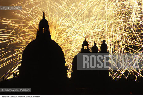 Localizzazione:..VENEZIA ..Oggetto:..Soggetto:..REDENTORE FUOCHI D ARTIFICIO SALUTE..Cronologia: ..Definizione Culturale:..   Autore: ..   Stile: ..   Editori/Stampatori:..   Committenza:..Materia e Tecnica:..Collocazione:..Note:..FESTE..Riproduzione Fotografica:..Copyright:..Graziano Arici/Rosebud2 .Data:..1996..Costo:..A