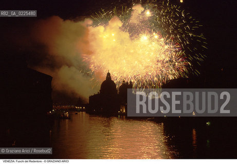 Localizzazione:..VENEZIA ..Oggetto:..Soggetto:..REDENTORE FUOCHI D ARTIFICIO SALUTE..Cronologia: ..Definizione Culturale:..   Autore: ..   Stile: ..   Editori/Stampatori:..   Committenza:..Materia e Tecnica:..Collocazione:..Note:..FESTE..Riproduzione Fotografica:..Copyright:..Graziano Arici/Rosebud2 .Data:..1996..Costo:..A