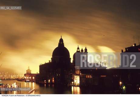 Localizzazione:..VENEZIA ..Oggetto:..Soggetto:..REDENTORE FUOCHI D ARTIFICIO SALUTE..Cronologia: ..Definizione Culturale:..   Autore: ..   Stile: ..   Editori/Stampatori:..   Committenza:..Materia e Tecnica:..Collocazione:..Note:..FESTE..Riproduzione Fotografica:..Copyright:..Graziano Arici/Rosebud2 .Data:..1996..Costo:..A