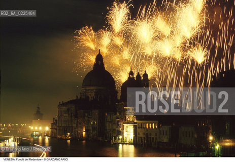 Localizzazione:..VENEZIA ..Oggetto:..Soggetto:..REDENTORE FUOCHI D ARTIFICIO SALUTE..Cronologia: ..Definizione Culturale:..   Autore: ..   Stile: ..   Editori/Stampatori:..   Committenza:..Materia e Tecnica:..Collocazione:..Note:..FESTE..Riproduzione Fotografica:..Copyright:..Graziano Arici/Rosebud2 .Data:..1996..Costo:..A