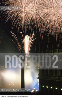 Localizzazione:..VENEZIA..Oggetto:..Soggetto:..REDENTORE FUOCHI D ARTIFICIO ..Cronologia: ..Definizione Culturale:..   Autore: ..   Stile: ..   Editori/Stampatori:..   Committenza:..Materia e Tecnica:..Collocazione:..Note:..FESTE..Riproduzione Fotografica:..Copyright:..Graziano Arici/Rosebud2 .Data:..1996..Costo:..A