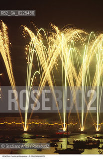 Localizzazione:..VENEZIA..Oggetto:..Soggetto:..REDENTORE FUOCHI D ARTIFICIO IN BACINO SAN MARCO..Cronologia: ..Definizione Culturale:..   Autore: ..   Stile: ..   Editori/Stampatori:..   Committenza:..Materia e Tecnica:..Collocazione:..Note:..FESTE..Riproduzione Fotografica:..Copyright:..Graziano Arici/Rosebud2 .Data:..1996..Costo:..A