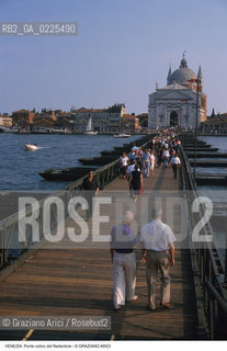 Localizzazione:..VENEZIA / DORSODURO..Oggetto:..Soggetto:..REDENTORE PONTE VOTIVO SUL CANALE DELLA GIUDECCA..Cronologia: ..Definizione Culturale:..   Autore: ..   Stile: ..   Editori/Stampatori:..   Committenza:..Materia e Tecnica:..Collocazione:..Note:..FESTE..Riproduzione Fotografica:..Copyright:..Graziano Arici/Rosebud2 .Data:..1996..Costo:..A
