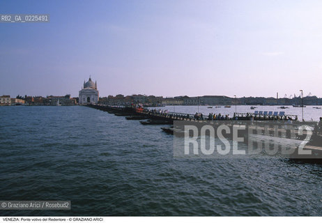Localizzazione:..VENEZIA / DORSODURO..Oggetto:..Soggetto:..REDENTORE PONTE VOTIVO SUL CANALE DELLA GIUDECCA..Cronologia: ..Definizione Culturale:..   Autore: ..   Stile: ..   Editori/Stampatori:..   Committenza:..Materia e Tecnica:..Collocazione:..Note:..FESTE..Riproduzione Fotografica:..Copyright:..Graziano Arici/Rosebud2 .Data:..1996..Costo:..A