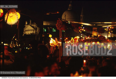 Localizzazione:..VENEZIA / GIUDECCA..Oggetto:..Soggetto:..REDENTORE..Cronologia: ..Definizione Culturale:..   Autore: ..   Stile: ..   Editori/Stampatori:..   Committenza:..Materia e Tecnica:..Collocazione:..Note:..FESTE..Riproduzione Fotografica:..Copyright:..Graziano Arici/Rosebud2 .Data:..1996..Costo:..A