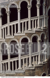 Localizzazione:..VENEZIA / S. MARCO..Oggetto:..Soggetto:..SCALA CONTARINI DEL BOVOLO..Cronologia: ..XV SECOLO..Definizione Culturale:..   Autore: ..GIOVANNI CANDI..   Stile:..RINASCIMENTO..   Editori/Stampatori:..   Committenza:..Materia e Tecnica:....Collocazione:..Note:..MONUMENTALE..Riproduzione Fotografica:..Graziano Arici/Rosebud2 .Copyright:..Graziano Arici/Rosebud2 .Data:..1990..Costo:..A..
