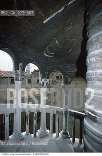 Localizzazione:..VENEZIA / S. MARCO..Oggetto:..Soggetto:..SCALA CONTARINI DEL BOVOLO..Cronologia: ..XV SECOLO..Definizione Culturale:..   Autore: ..GIOVANNI CANDI..   Stile:..RINASCIMENTO..   Editori/Stampatori:..   Committenza:..Materia e Tecnica:....Collocazione:..Note:..MONUMENTALE..Riproduzione Fotografica:..Graziano Arici/Rosebud2 .Copyright:..Graziano Arici/Rosebud2 .Data:..1990..Costo:..A..