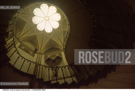 Localizzazione:..VENEZIA / CANNAREGIO..Oggetto:..Soggetto:..SCALA A CHIOCCIOLA DI PALAZZO GIOVANNELLI..Cronologia: ..XIX SECOLO..Definizione Culturale:..   Autore: ..G. B. MEDUNA..   Stile:..NEOGOTICO..   Editori/Stampatori:..   Committenza:..Materia e Tecnica:....Collocazione:..Note:..MONUMENTALE..Riproduzione Fotografica:..Graziano Arici/Rosebud2 .Copyright:..Graziano Arici/Rosebud2 .Data:..1990..Costo:..A..