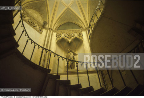 Localizzazione:..VENEZIA / CANNAREGIO..Oggetto:..Soggetto:..SCALA A CHIOCCIOLA DI PALAZZO GIOVANNELLI..Cronologia: ..XIX SECOLO..Definizione Culturale:..   Autore: ..G. B. MEDUNA..   Stile:..NEOGOTICO..   Editori/Stampatori:..   Committenza:..Materia e Tecnica:....Collocazione:..Note:..MONUMENTALE..Riproduzione Fotografica:..Graziano Arici/Rosebud2 .Copyright:..Graziano Arici/Rosebud2 .Data:..1990..Costo:..A..