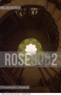 Localizzazione:..VENEZIA / CANNAREGIO..Oggetto:..Soggetto:..SCALA A CHIOCCIOLA DI PALAZZO GIOVANNELLI..Cronologia: ..XIX SECOLO..Definizione Culturale:..   Autore: ..G. B. MEDUNA..   Stile:..NEOGOTICO..   Editori/Stampatori:..   Committenza:..Materia e Tecnica:....Collocazione:..Note:..MONUMENTALE..Riproduzione Fotografica:..Graziano Arici/Rosebud2 .Copyright:..Graziano Arici/Rosebud2 .Data:..1990..Costo:..A..