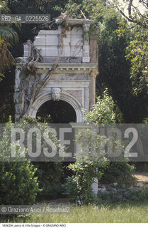 Localizzazione:..VENEZIA / CANNAREGIO..Oggetto:..Soggetto:..PARCO DI VILLA GROGGIA..Cronologia: ....Definizione Culturale:..   Autore: ....   Stile:....   Editori/Stampatori:..   Committenza:..Materia e Tecnica:....Collocazione:..Note:..MONUMENTALE..Riproduzione Fotografica:..Graziano Arici/Rosebud2 .Copyright:..Graziano Arici/Rosebud2 .Data:..1990..Costo:..A..