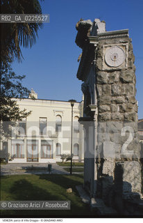 Localizzazione:..VENEZIA / CANNAREGIO..Oggetto:..Soggetto:..PARCO DI VILLA GROGGIA..Cronologia: ....Definizione Culturale:..   Autore: ....   Stile:....   Editori/Stampatori:..   Committenza:..Materia e Tecnica:....Collocazione:..Note:..MONUMENTALE..Riproduzione Fotografica:..Graziano Arici/Rosebud2 .Copyright:..Graziano Arici/Rosebud2 .Data:..1990..Costo:..A..
